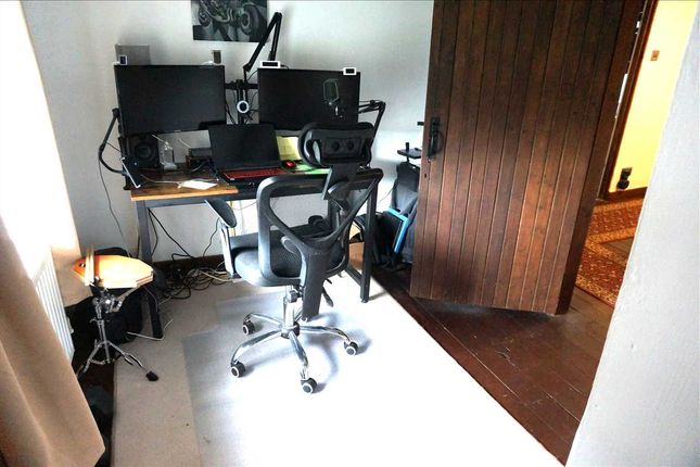 Home Office / Landing Area :