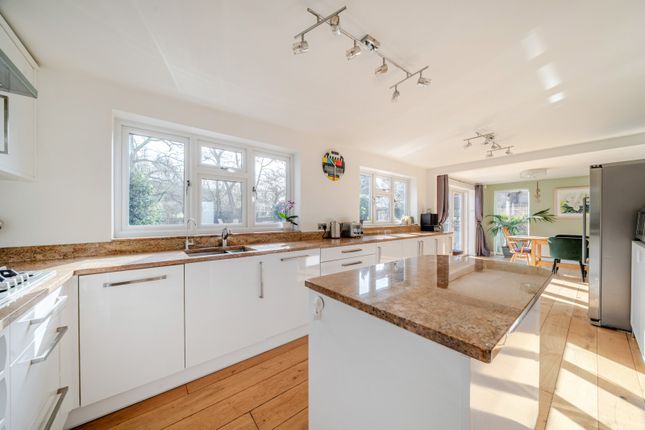 12, Gorselands Close, West Byfleet photo 3