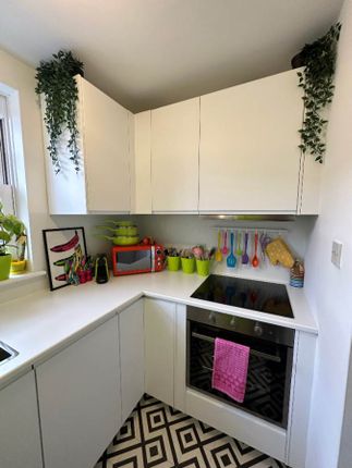 Flat 17, Kirkwall Place, London photo 3