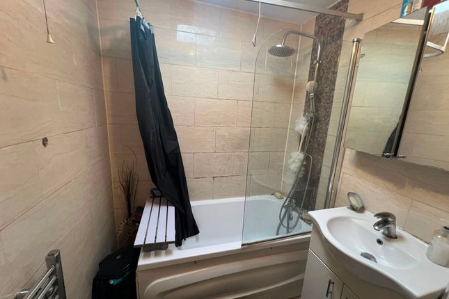 212 Chancellor Court, Bensham Manor Road, Thornton Heath photo 5