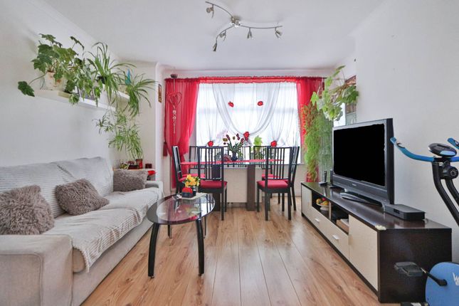 23, Peel Way, Uxbridge photo 2