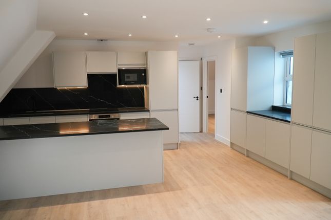 Thumbnail Flat to rent in Ashbourne Parade, Finchley Road, London