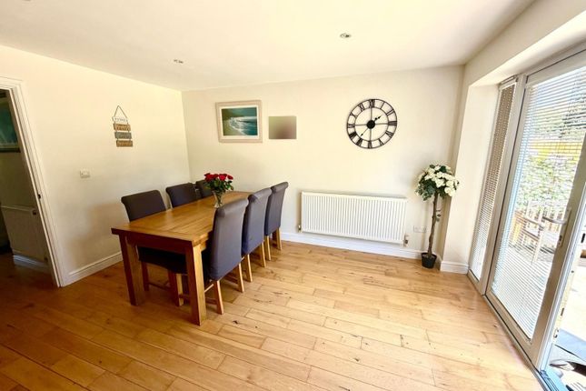 19a, The Crescent, Egham photo 4