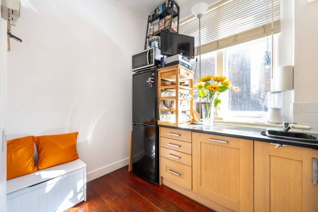 Flat for sale in Palace Court, Notting Hill, London