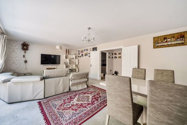 2, High Tree Close, Purley photo 2