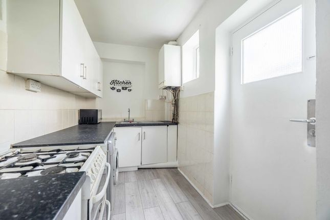 147, Burns Avenue, Feltham photo 4