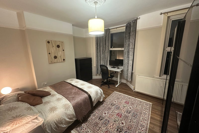 Barham Close, Wembley photo 2