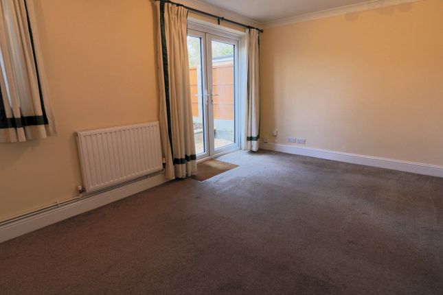End terrace house to rent in London Road, Grays