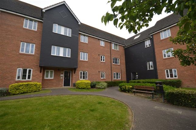 Flat to rent in Swinbourne House, Perryfields, Braintree