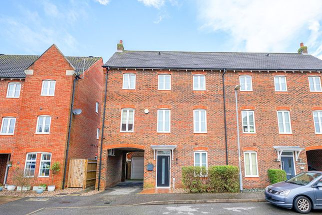 Town house for sale in Hawker Close, Leighton Buzzard