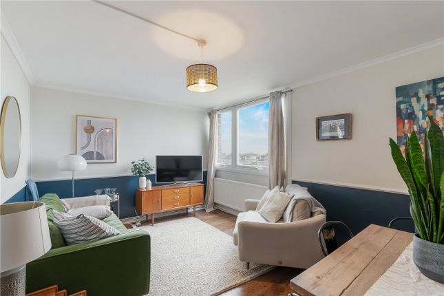 Flat for sale in Brenchley Gardens, Forest Hill, London