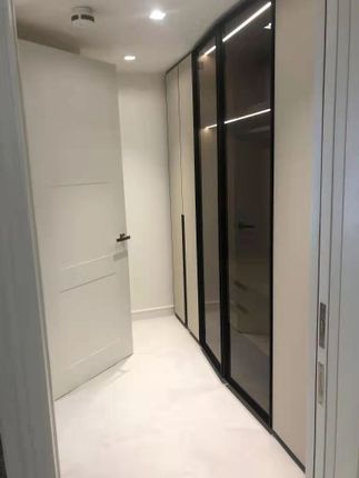 Flat for sale in Lincoln Square, London