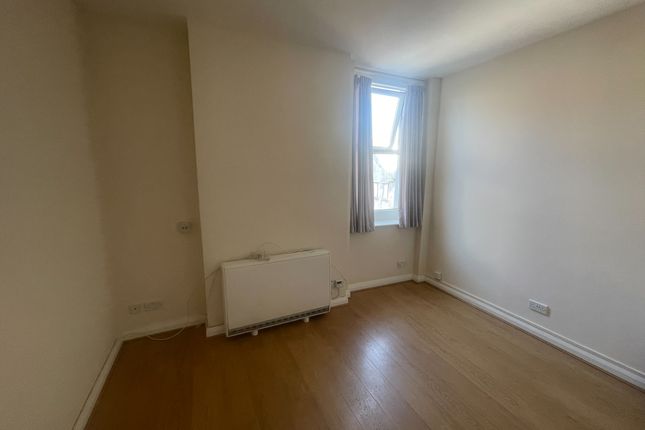 Flat 2, Colwyn Bay photo 3