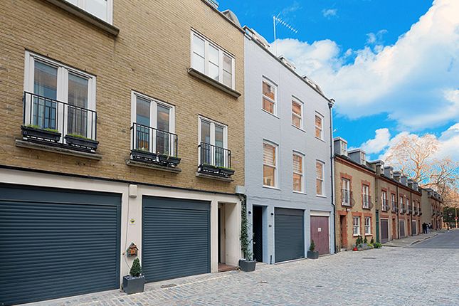 Mews house to rent in Chenies Mews, London