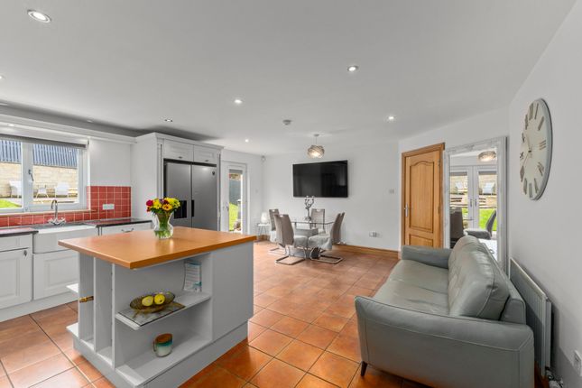57 Braehead Place, Linlithgow photo 4