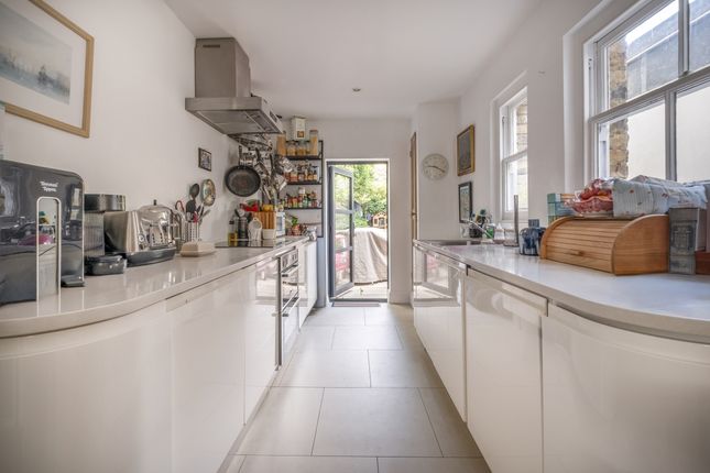23, Watts Lane, Teddington photo 3