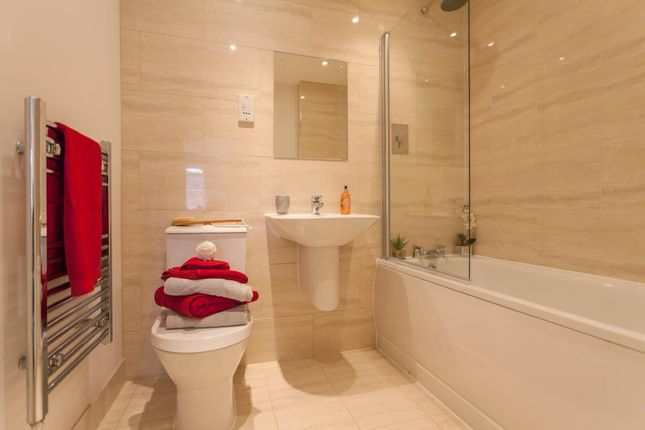 Flat 2 Langdon Court, 20, Princes Road, Redhill photo 5