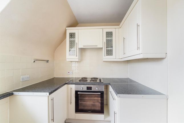 8a, Eastgate, Banstead photo 3
