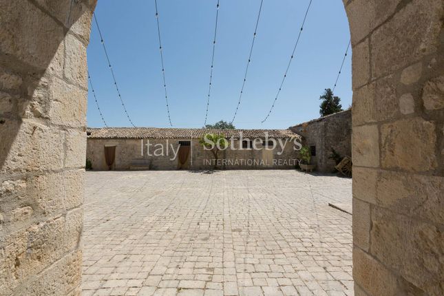 Block of flats for sale in Contrada Palazzelle, Modica, Sicilia