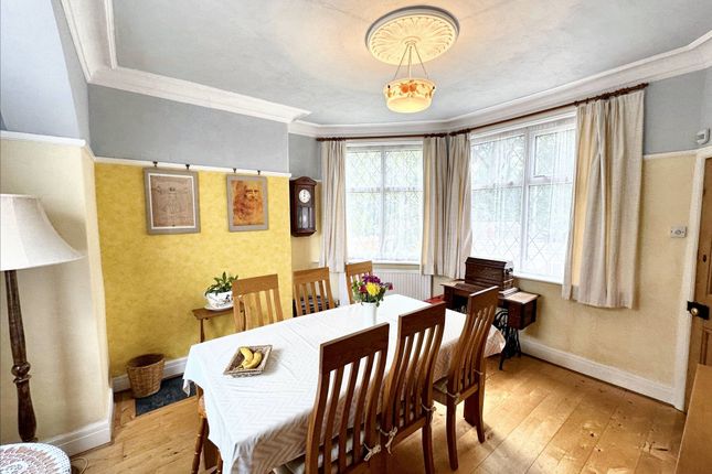 2 Queens Drive, Manchester photo 3