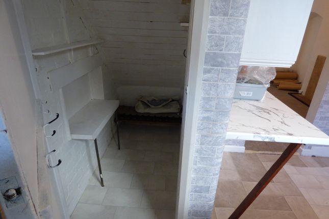 470 , Crompton Way, Bolton photo 3