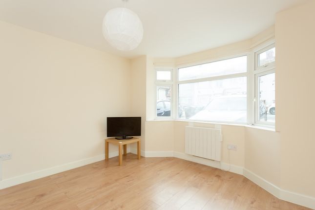 4, 53, Dale Avenue, Edgware photo 4