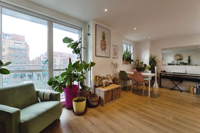 Flat 204, Hudson House, Yeo Street, London photo 2