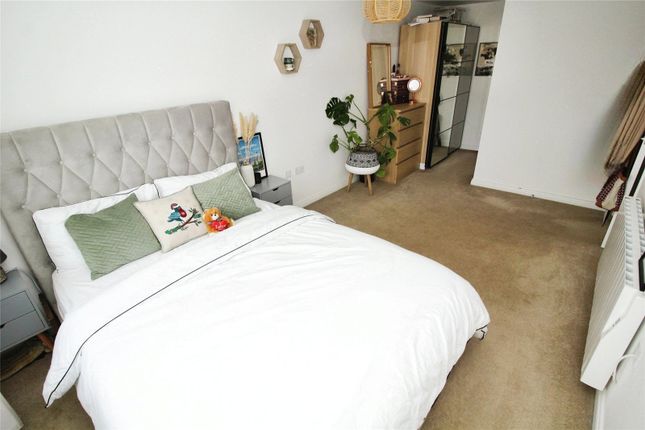 Flat for sale in Harrow Close, Bedford, Bedfordshire