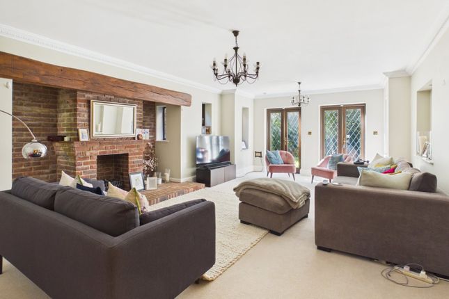 Chatto Lodge,, Ledborough Gate, Beaconsfield photo 2