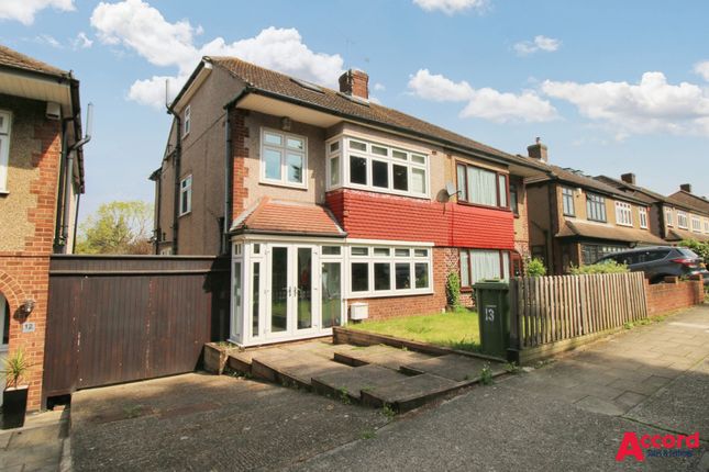 4-bed house on 13 Pettits Boulevard, Romford, £3,250/mo
