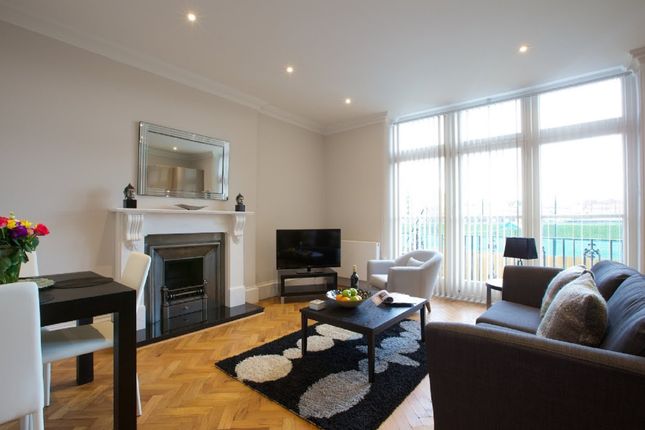 Flat to rent in Barons Court Queens Club, London