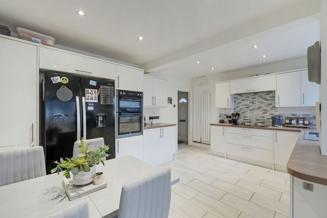14, Windermere Avenue, Dronfield photo 2