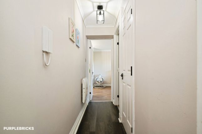 Flat 10/Blake Court, Schooner Way, Cardiff photo 2