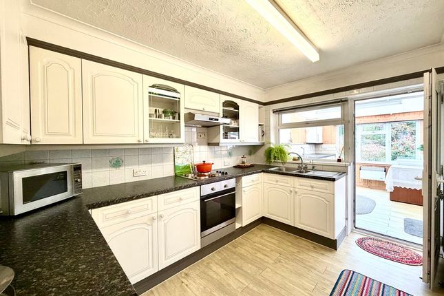 17, Fairway, Calne photo 2