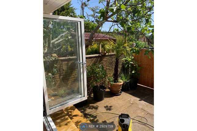 A, Rendlesham Road, London photo 3