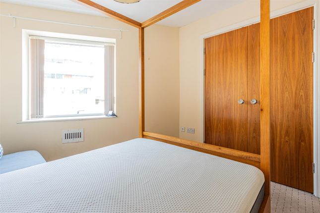 Flat to rent in Falcon Drive, Cardiff