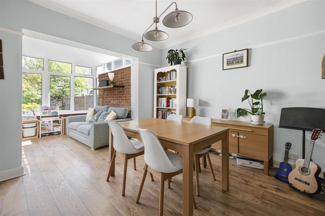 9, Lymescote Gardens, Sutton photo 3