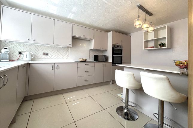 35, Bramshott Drive, Hampshire photo 4