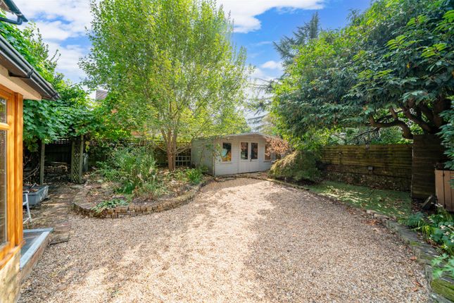 Southview, The Green, Croxley Green photo 4