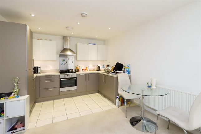 15, Kitchener House, Warwick Road, West Drayton photo 3