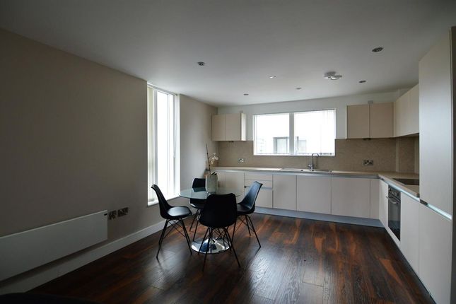 Flat to rent in Cambridge Street, Manchester