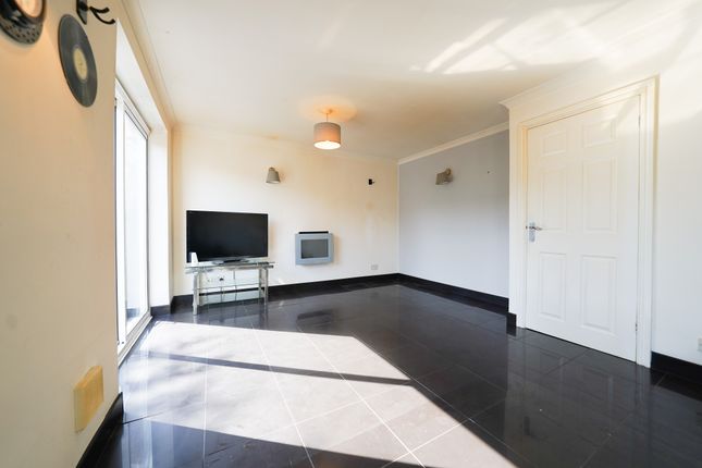 13 Hereford Close, Leicester photo 3
