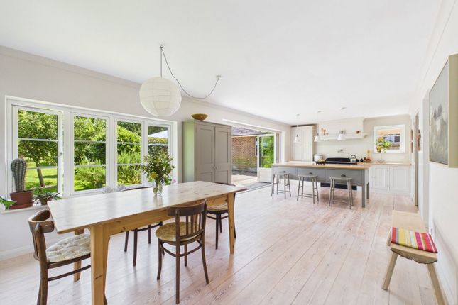 86, Pondtail Road, Horsham photo 3