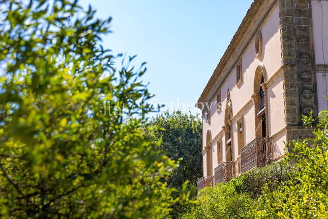 Villa for sale in Via Santa Maria di Gesù, Caltagirone, Sicilia