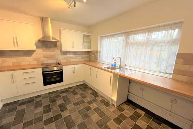 flat 2, 250 The Colonnade, Station Road, Westcliff-on-Sea photo 4