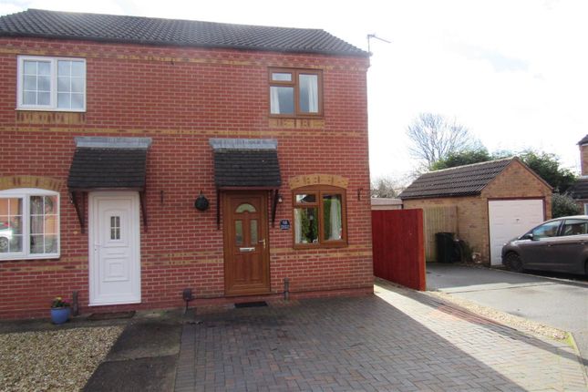 Town house to rent in Clipstone Gardens, Wigston LE18