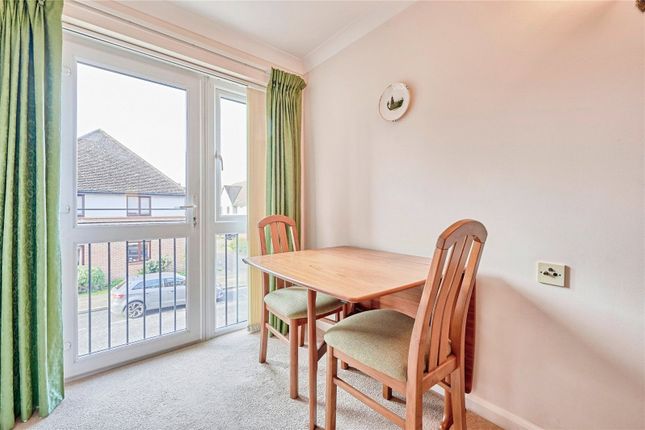 27, Custerson Court, Saffron Walden photo 3