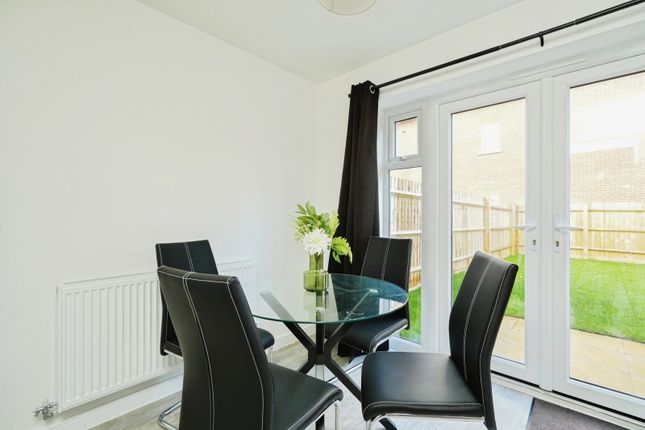 12, Monk Crescent, Oxfordshire photo 4