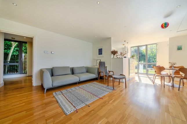 Flat 3, Pleasaunce Mansions,, Halstow Road, London photo 2