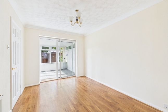 3, Denton Close, Worthing photo 4